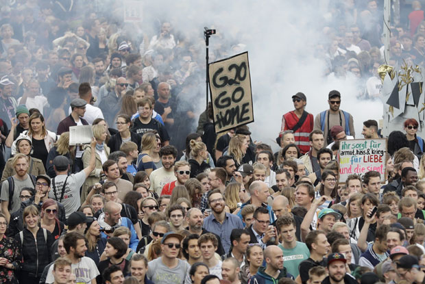 ДОБРОДОШЛИ У ПАКАО: Више хиљада демонстраната уочи Самита Г20 